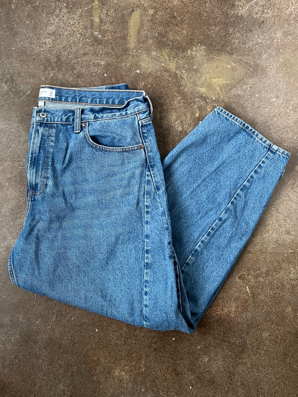 Abercrombie & Fitch Women’s Mid-Rise Barrel Jeans